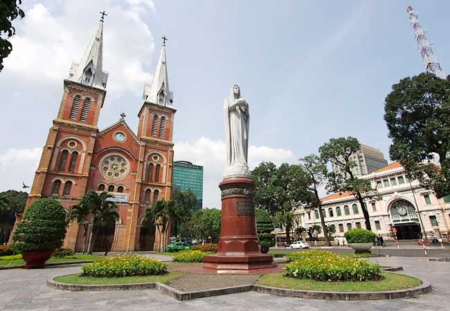 HO CHI MINH CITY TOUR HALF DAY- BY BUS